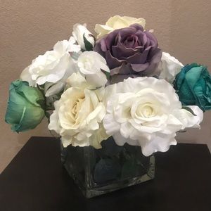 BEAUTIFUL FLOWER ARRANGEMENT